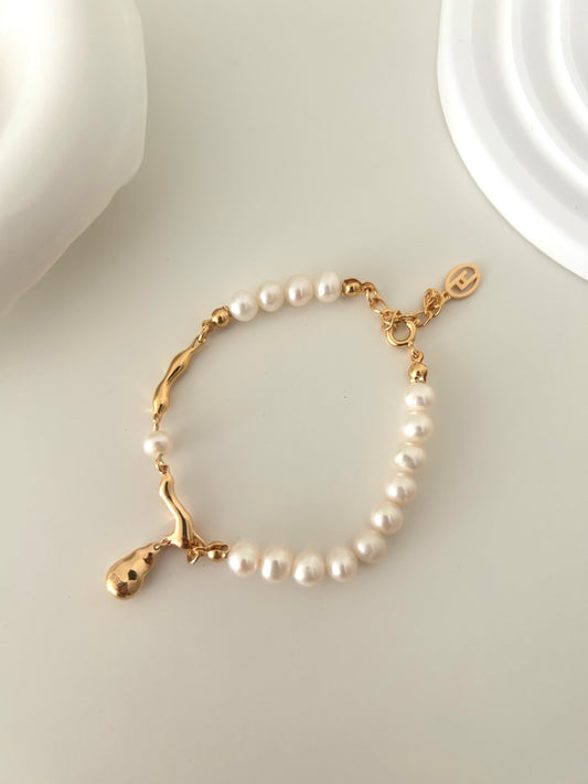 Isabella Pearl Bracelet