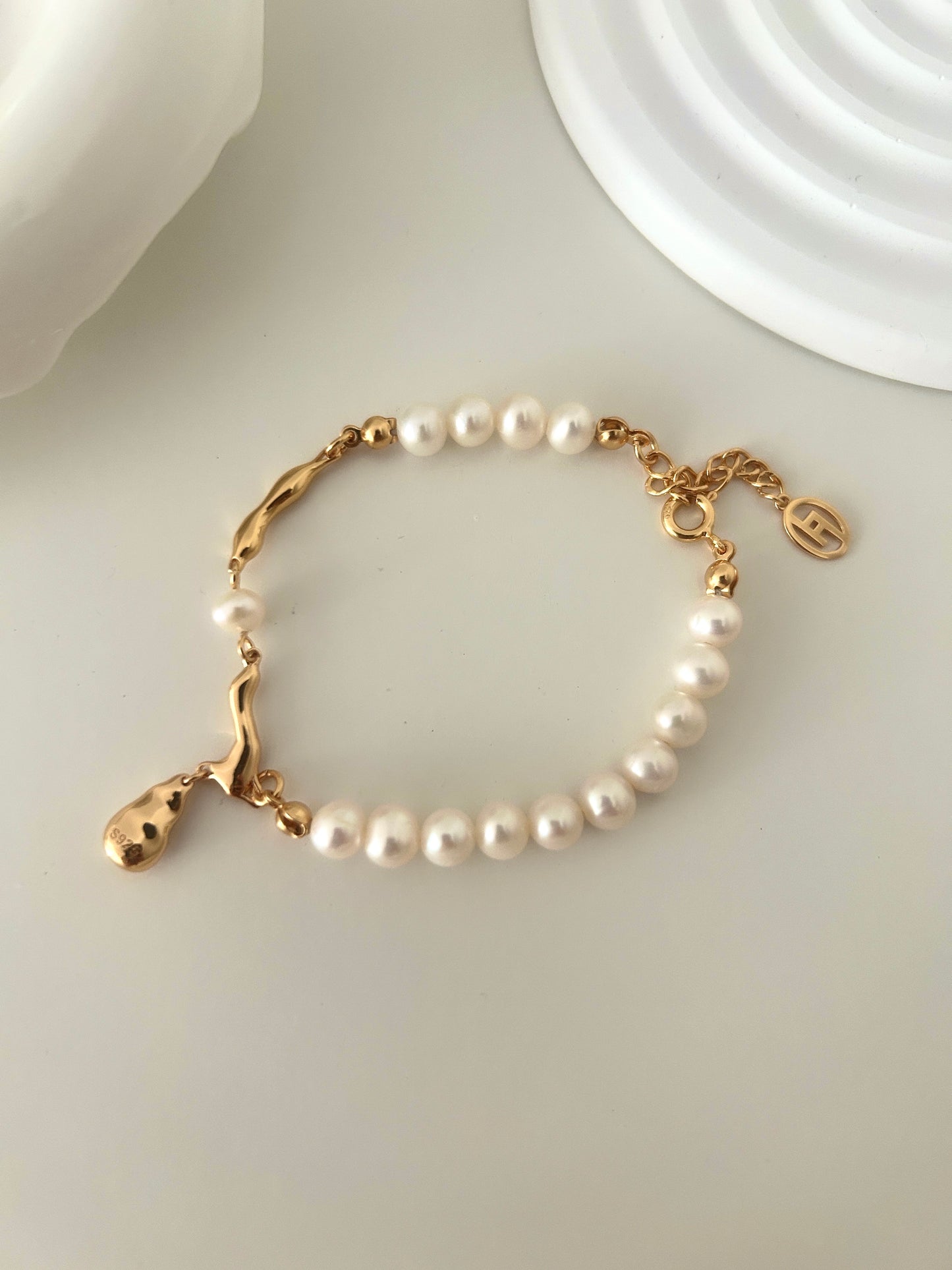 Isabella Pearl Bracelet